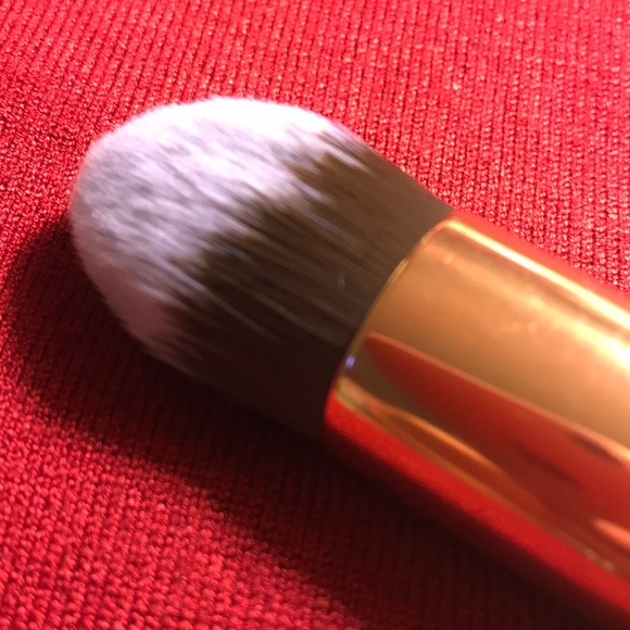 BH STUDIO PRO MATTE FINISH PRESSED POWDER & BRUSH - Picture 6 of 6